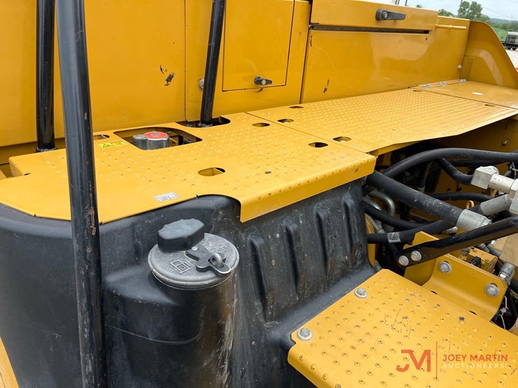 caterpillar-320-image-10