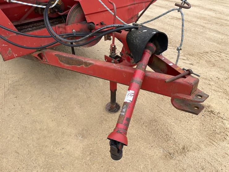 new-holland-165-image-10