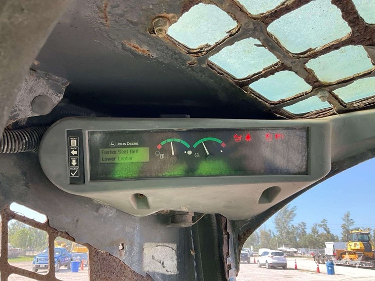 2015-deere-323e-image-15