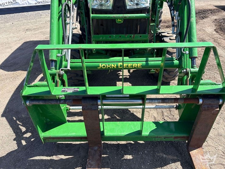 2016-john-deere-3039r-image-12