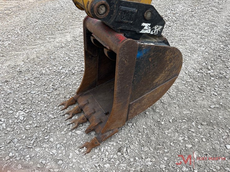 2021-caterpillar-420-image-12
