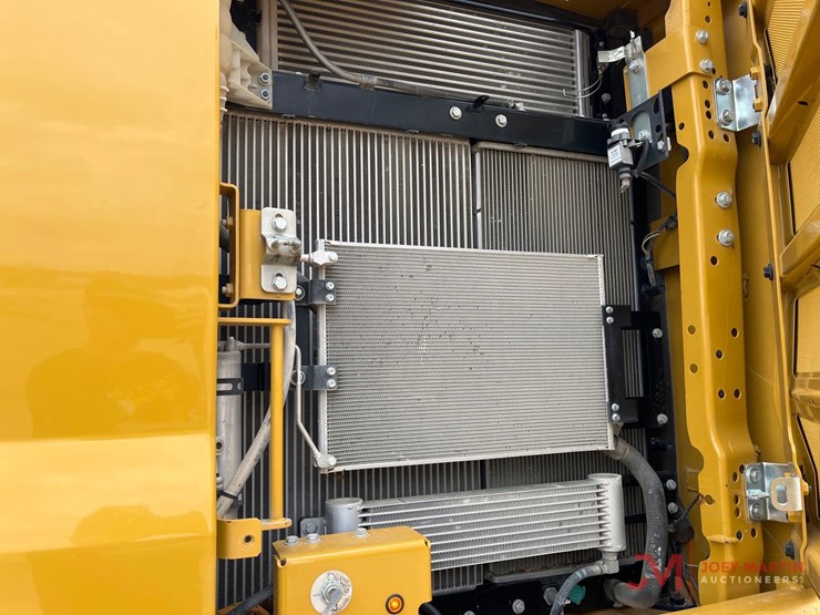 caterpillar-320-image-8
