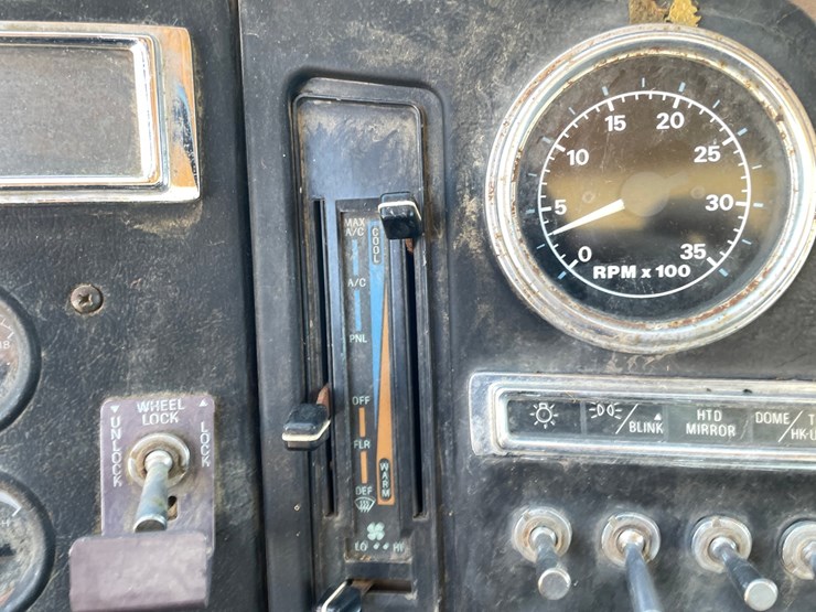 1994-ford-l8000-image-56