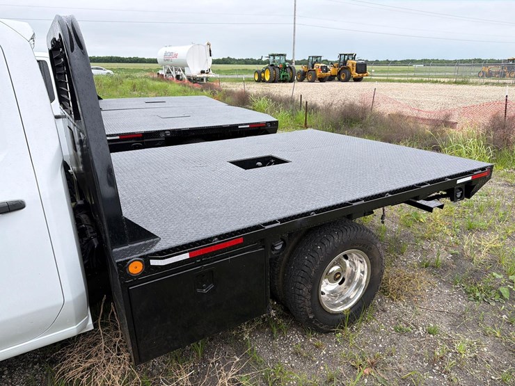 2022-chevrolet-3500-image-7
