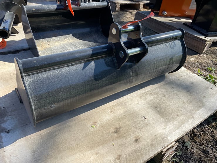 #2305-•-new-mini-32"-bucket-attachment-image-4