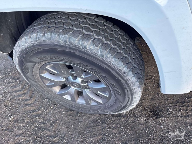 2017-toyota-tacoma-image-24