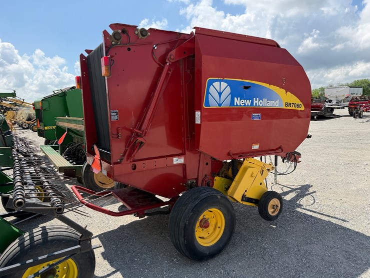 2014-new-holland-br7060-image-5