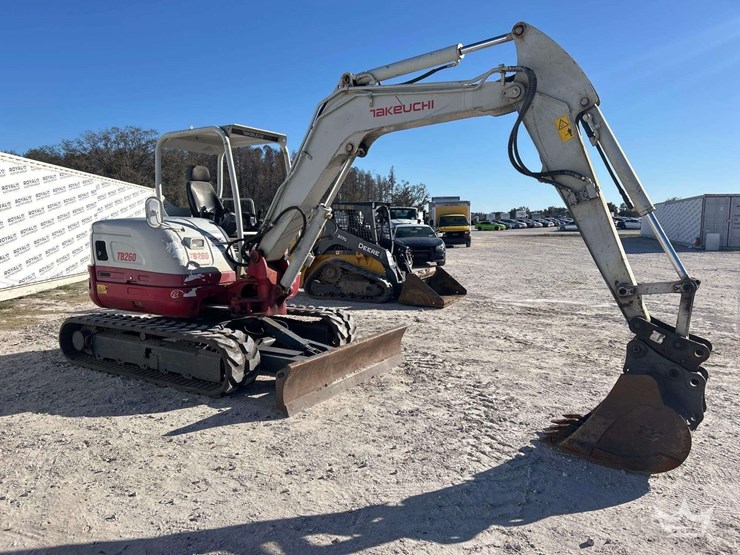 2014-takeuchi-tb260-image-2