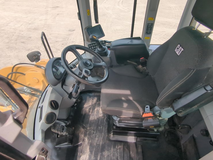 2022-caterpillar-930m-image-13