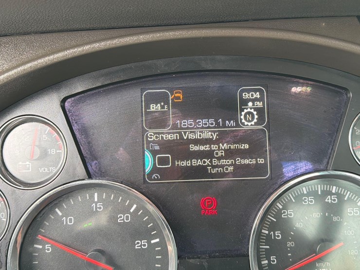 2016-kenworth-t880-image-35