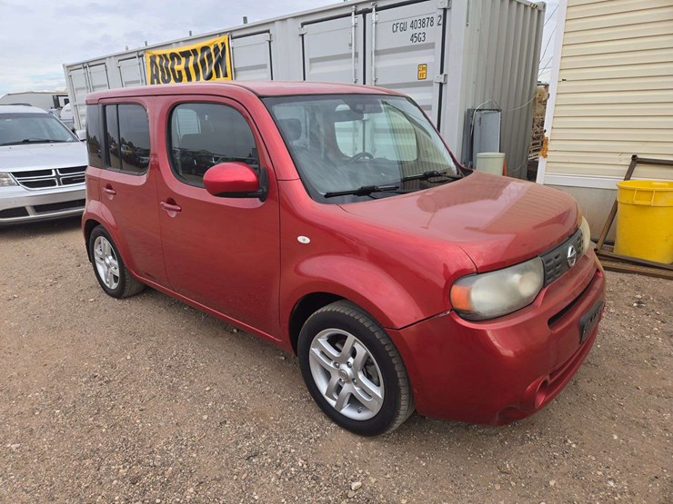 2010-nissan-cube-image-2