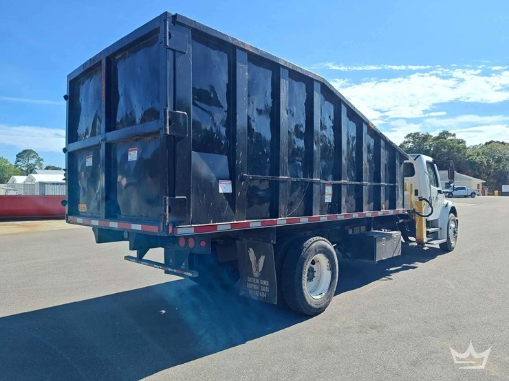 2016-freightliner-m2-106-image-3