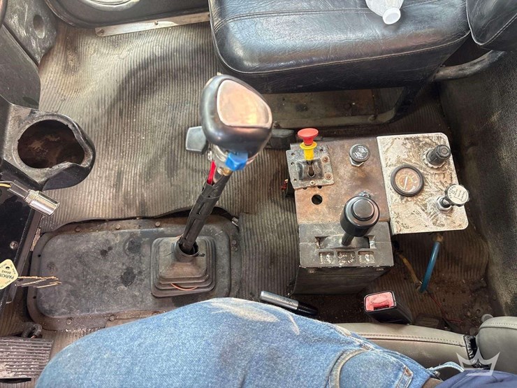 2005-peterbilt-357-image-34