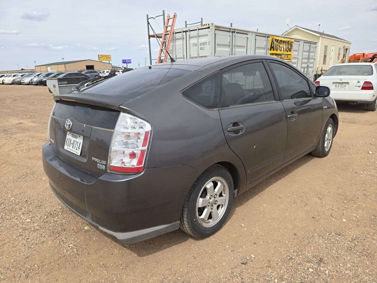 2008-toyota-prius-hatchback-image-3