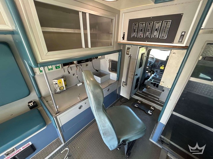 2005-freightliner-fld120-image-26