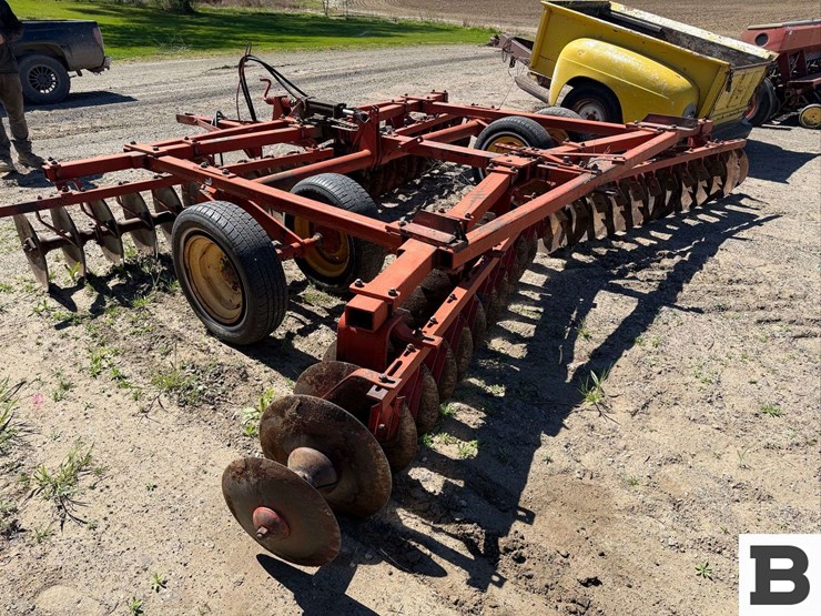 massey-ferguson-520-image-2