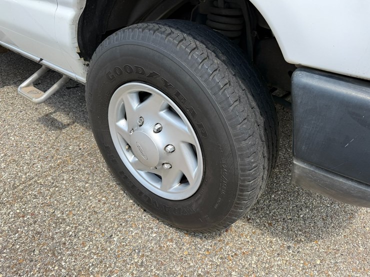 2011-ford-cargo-image-10