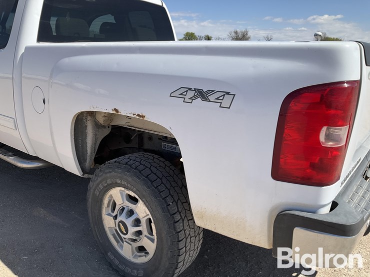 2013-chevrolet-silverado-2500-image-15