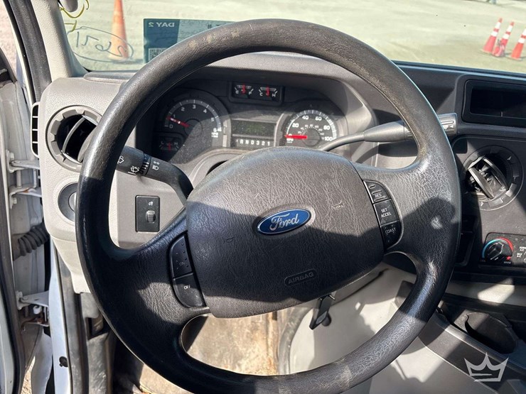2014-ford-e350-image-13