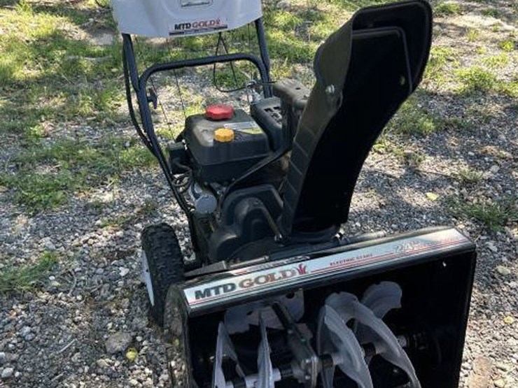 #82-•-mtd-gold-24'-snow-blower-image-1