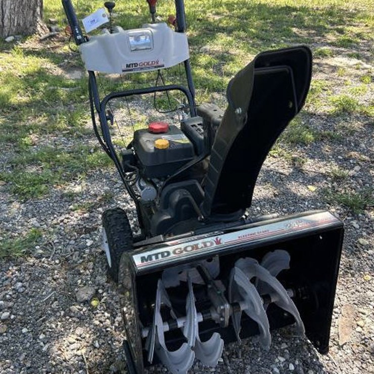 #82 • MTD Gold 24' Snow Blower