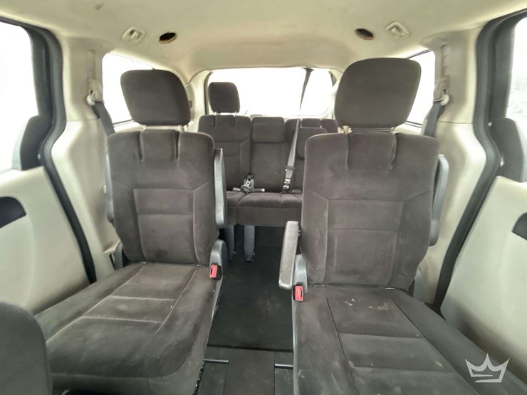 2016-dodge-grand-caravan-image-19
