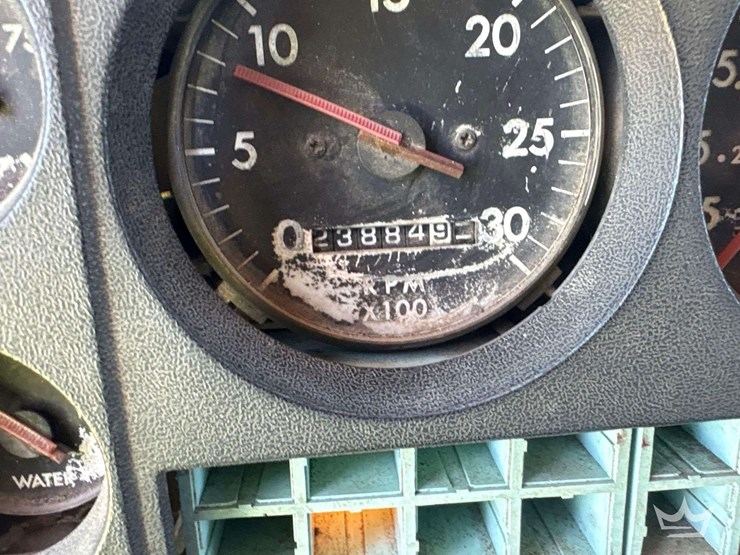1999-freightliner-fl112-image-24