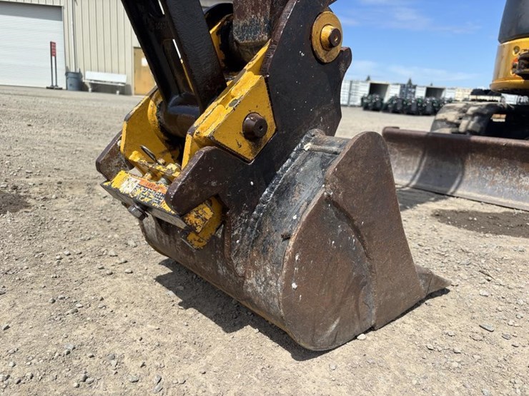 2006-deere-27d-image-12
