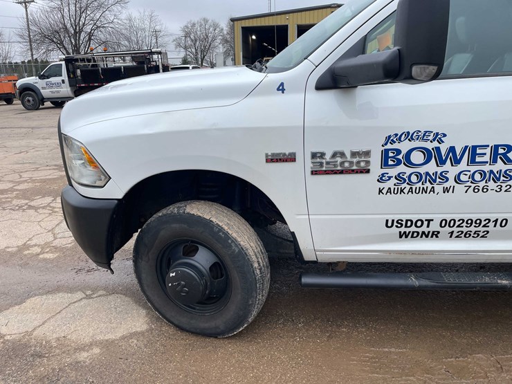 2015-dodge-ram-3500-image-38
