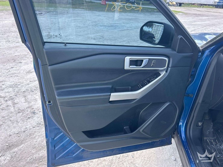 2023-ford-explorer-image-14