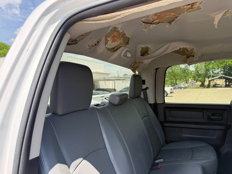 2016-dodge-1500-image-23