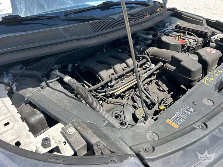 2016-ford-explorer-image-9