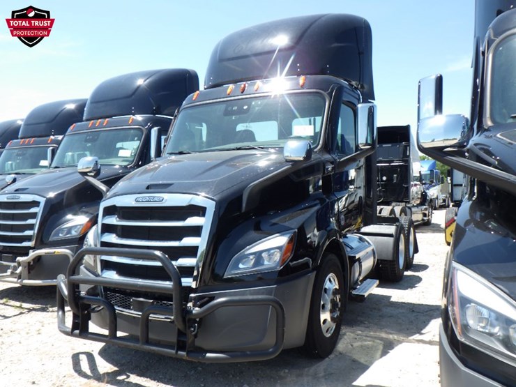 2022-freightliner-cascadia-116-image-1