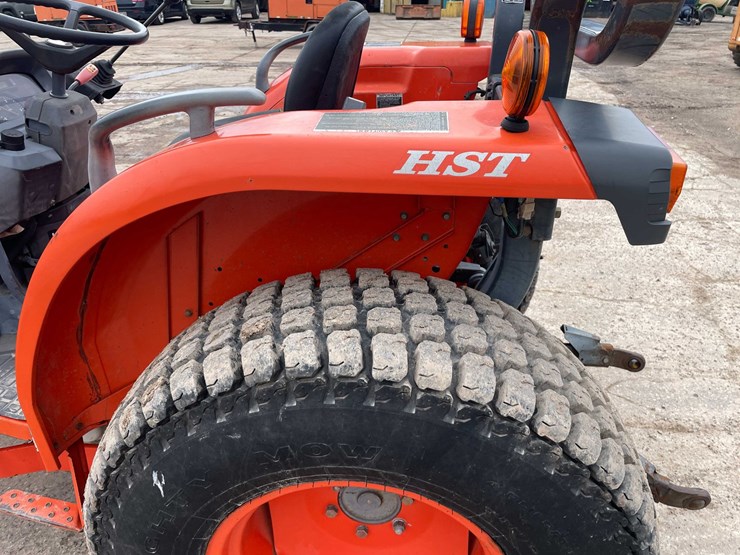 #4054-•-kubota-tractor-image-26