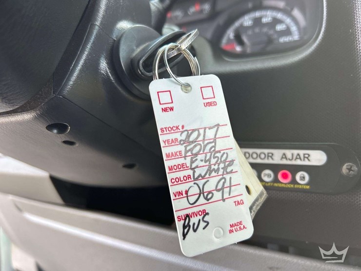 2017-ford-e450-image-27
