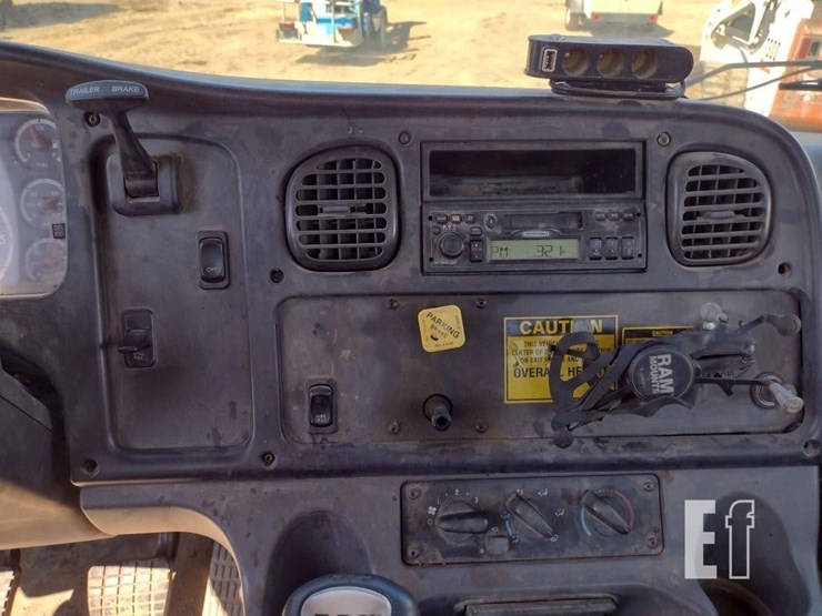 2005-freightliner-business-class-m2-106-image-9