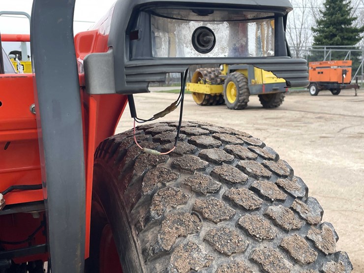 #4056-•-kubota-tractor-image-19