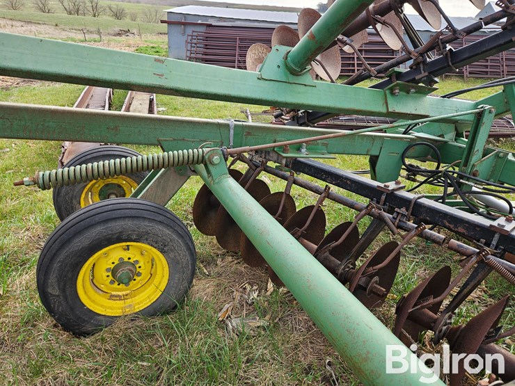 john-deere-220-image-18