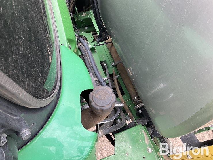 2019-john-deere-r4044-image-19