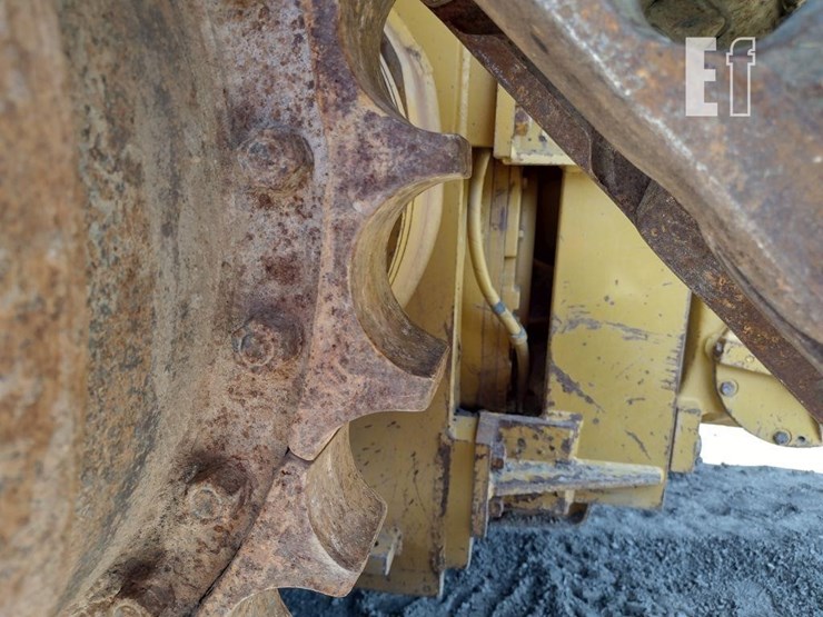 2014-caterpillar-d6t-xw-image-14