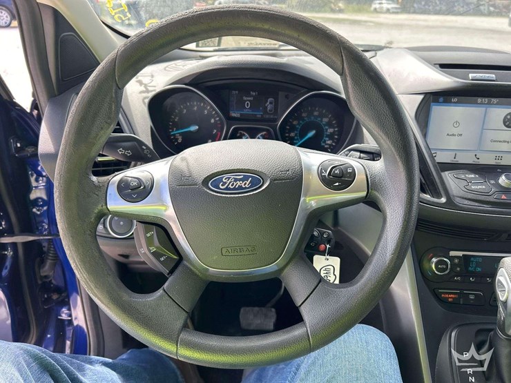 2016-ford-escape-se-image-13