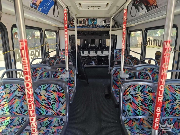 2012-gillig-low-floor-image-11