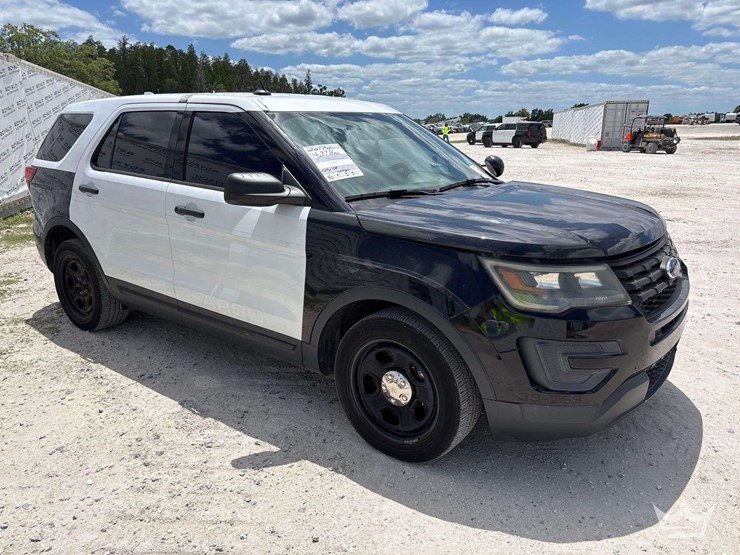 2017-ford-explorer-image-2