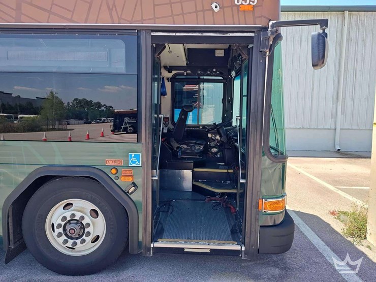 2012-gillig-low-floor-image-13