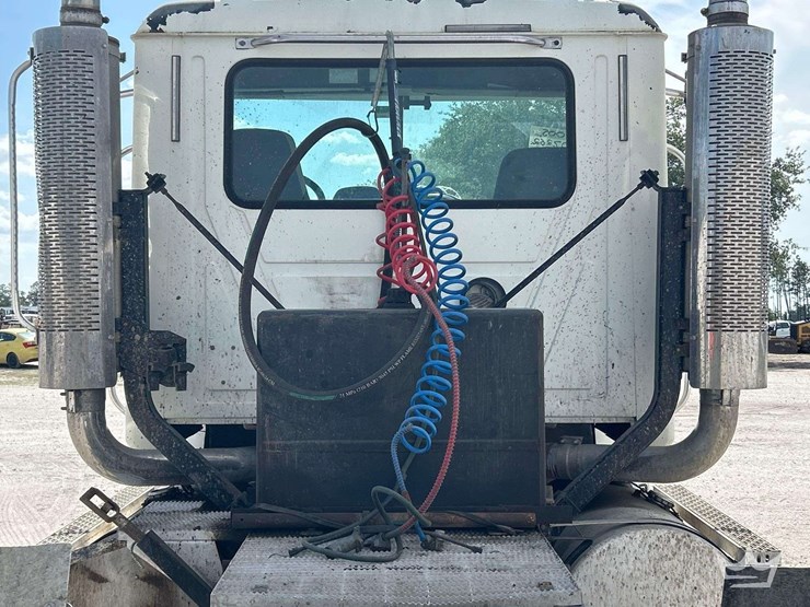 2005-mack-ch613-image-12