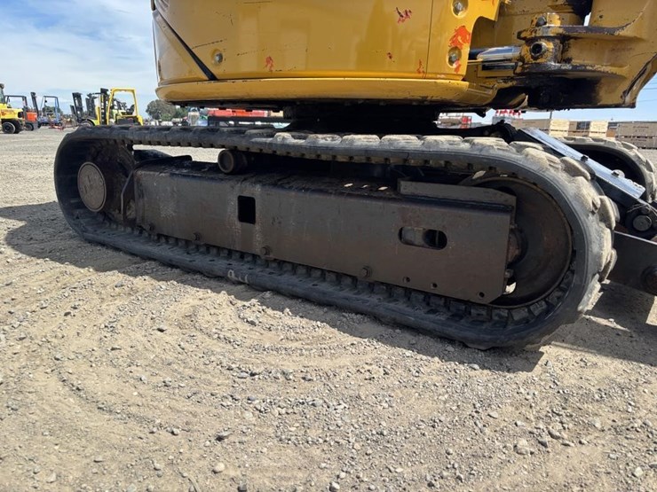 2006-deere-27d-image-23