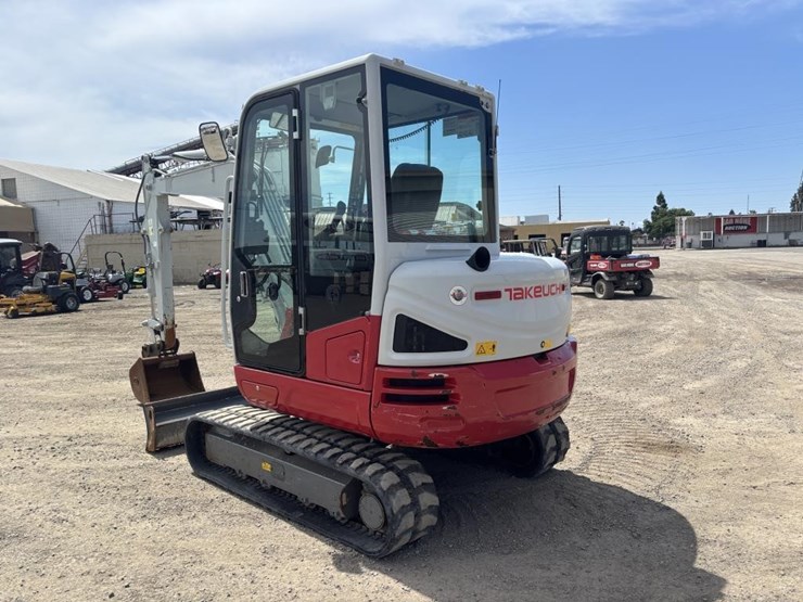 2020-takeuchi-tb240-image-4