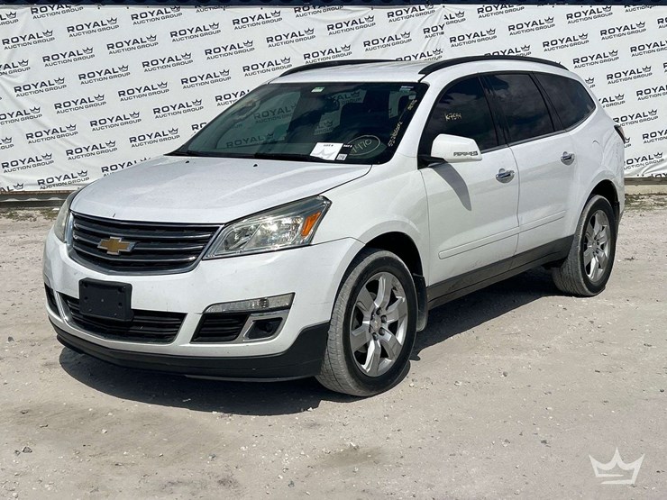2017-chevrolet-traverse-image-1