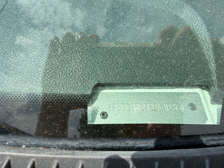 2011-ford-cargo-image-46
