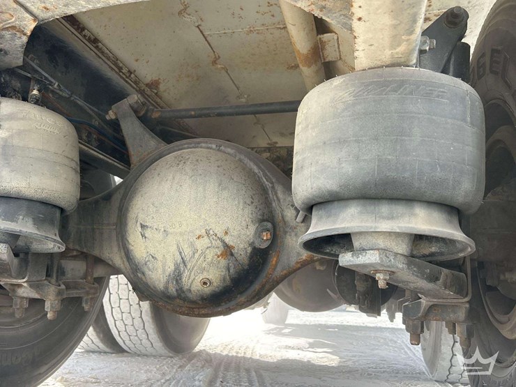 2019-freightliner-m2-106-image-25
